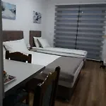 Karic Aerodrom Tuzla アパート *