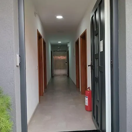 Karic Aerodrom Tuzla Apartment *