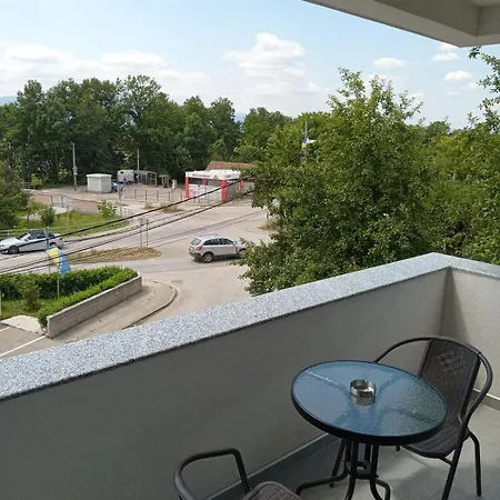 شقة Karic Aerodrom Tuzla *