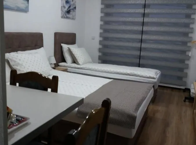 Karic Aerodrom Tuzla Apartmán *